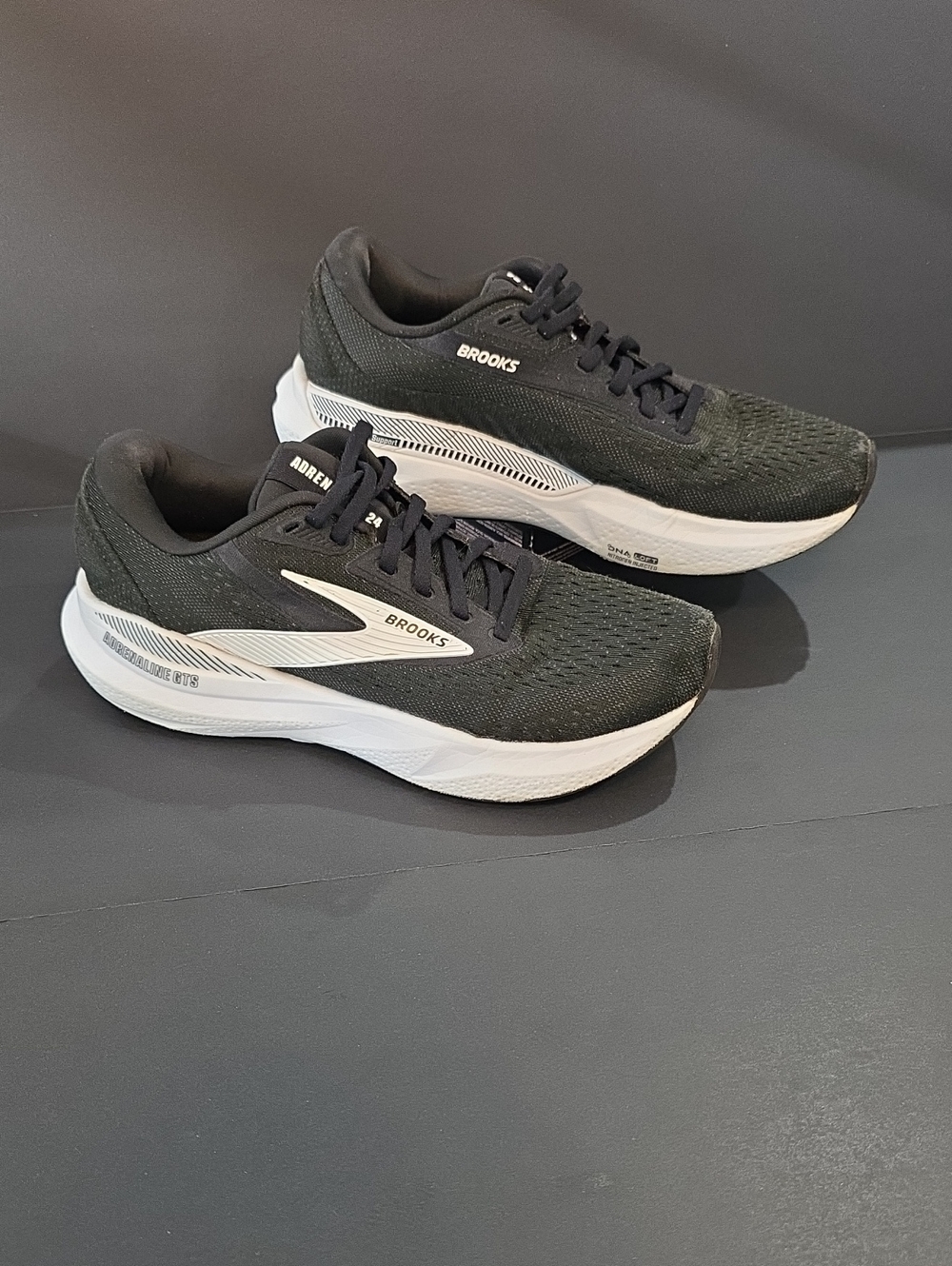Brooks Adrenaline GTS 24 Women's Running Shoes Black and White Size 8